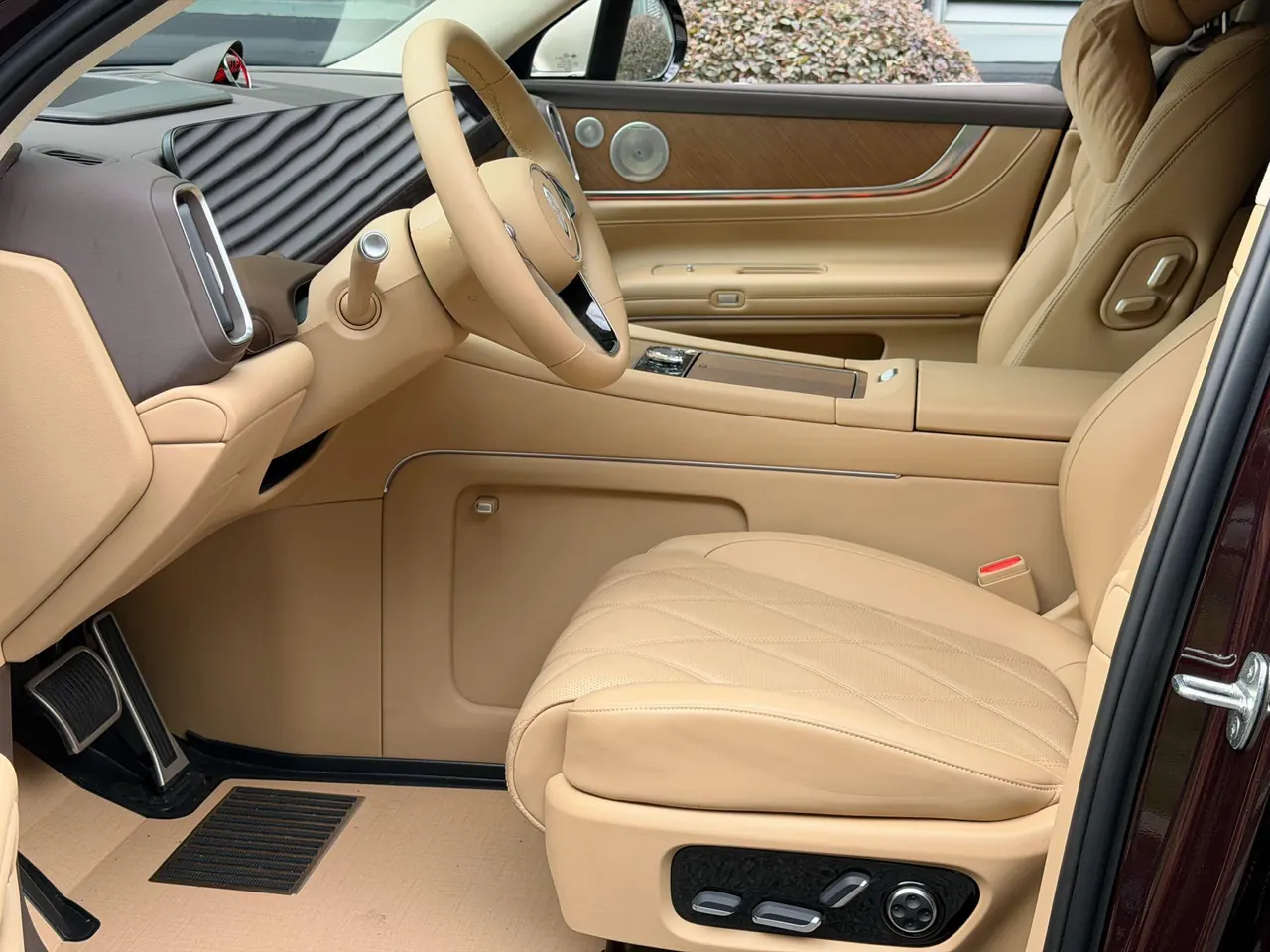 AITO 2025 AITO M9 EV Pure Electric Ultra Edition 100kWh6-seat Edition Automatic Gear 6