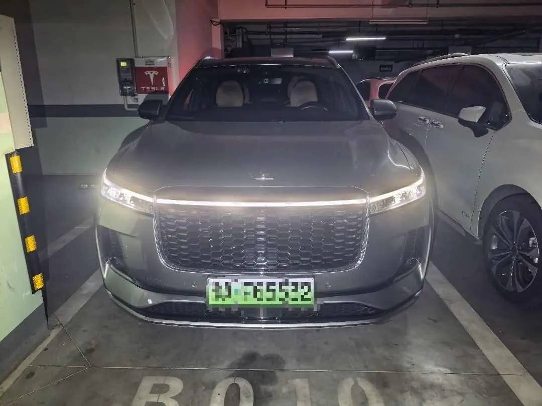 Li 2021 ONE extended range 6-seat version automatic gear 2