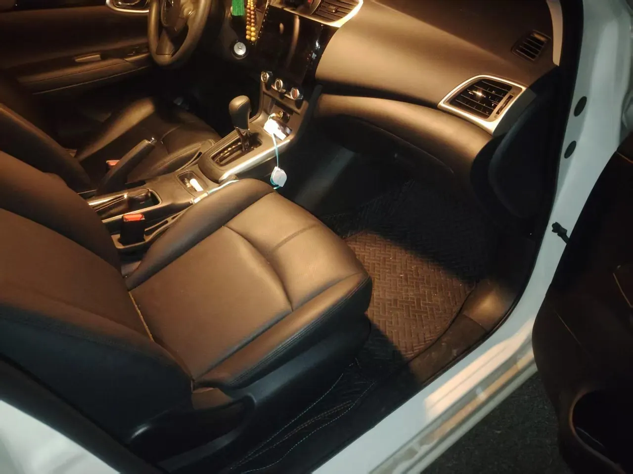 Nissan 2026 Sylphy Classic 1.6 Stepless XE Comfortable Sunroof Edition Automatic Gear 3