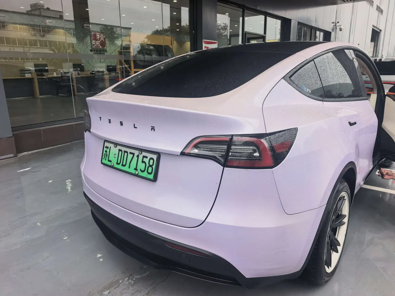 Tesla 2022 Model Y rear-wheel drive version (facelift) automatic gear 2