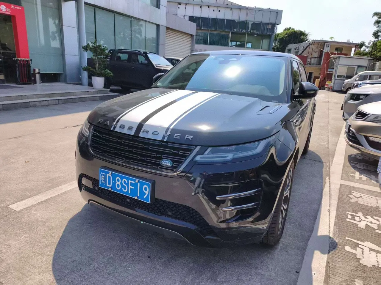 Открыть галерею: Land Rover 2024 evoque L 48V 2.0T 249PS automatic gear