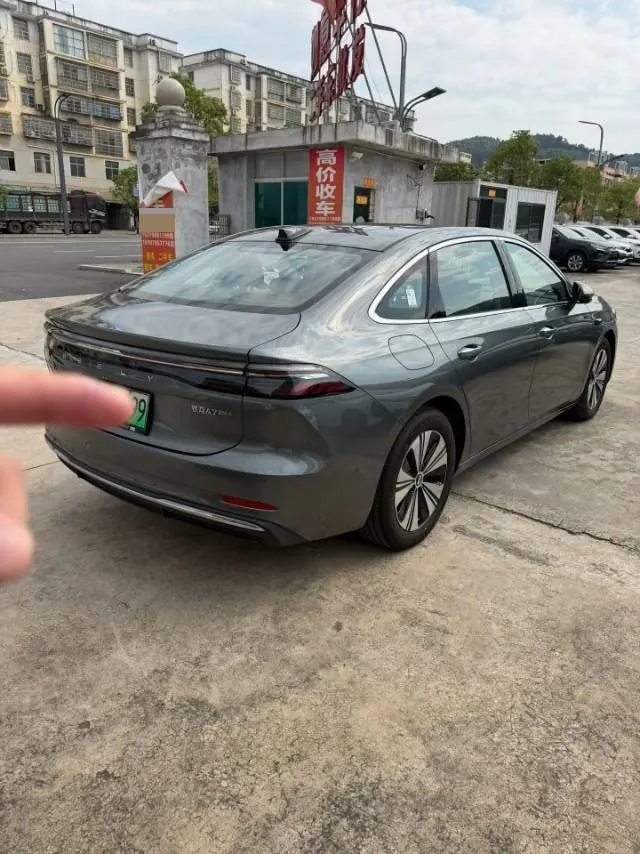 Geely Galaxy 2025 A7 EM-i 1.5 70km Premium Edition Automatic Gear 2