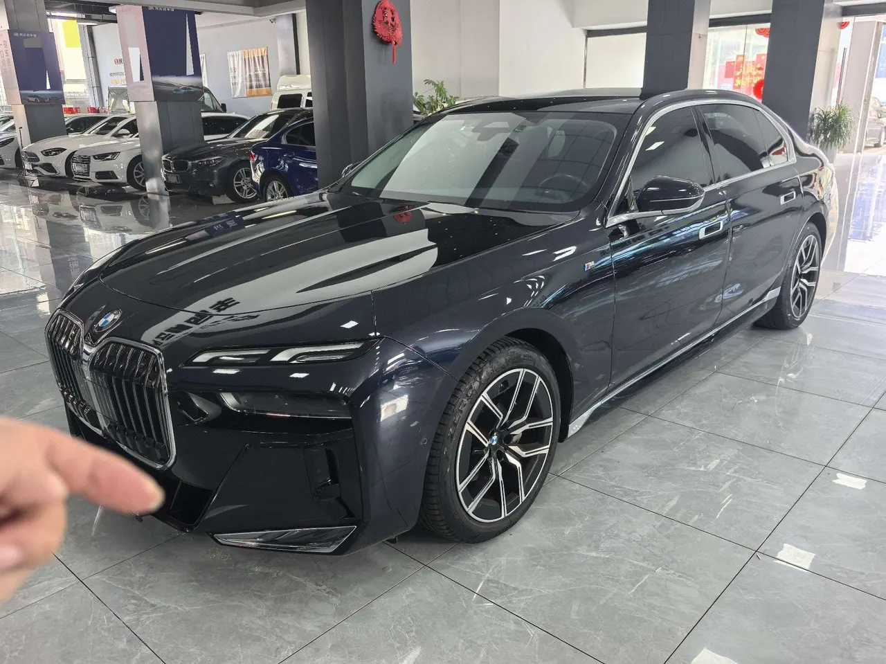 打开图片灯箱:BMW 7 Series (Imported) 2023 735Li 48V 3.0T M Sports Suit Automatic Gear