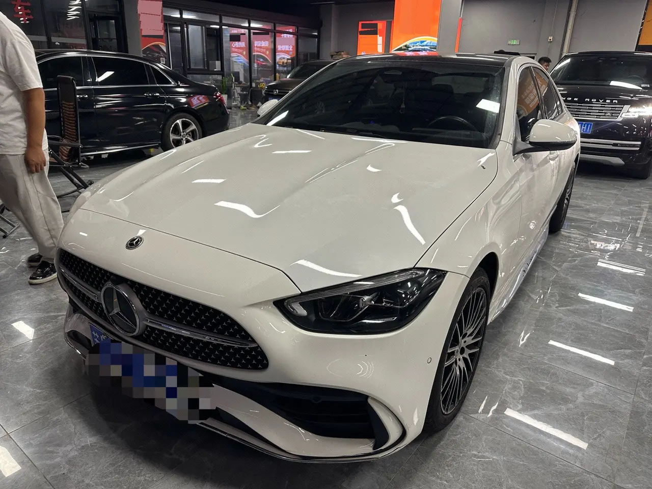 Открыть галерею: Mercedes Benz Class C 2023 C 260 L 48V 1.5T Automatic