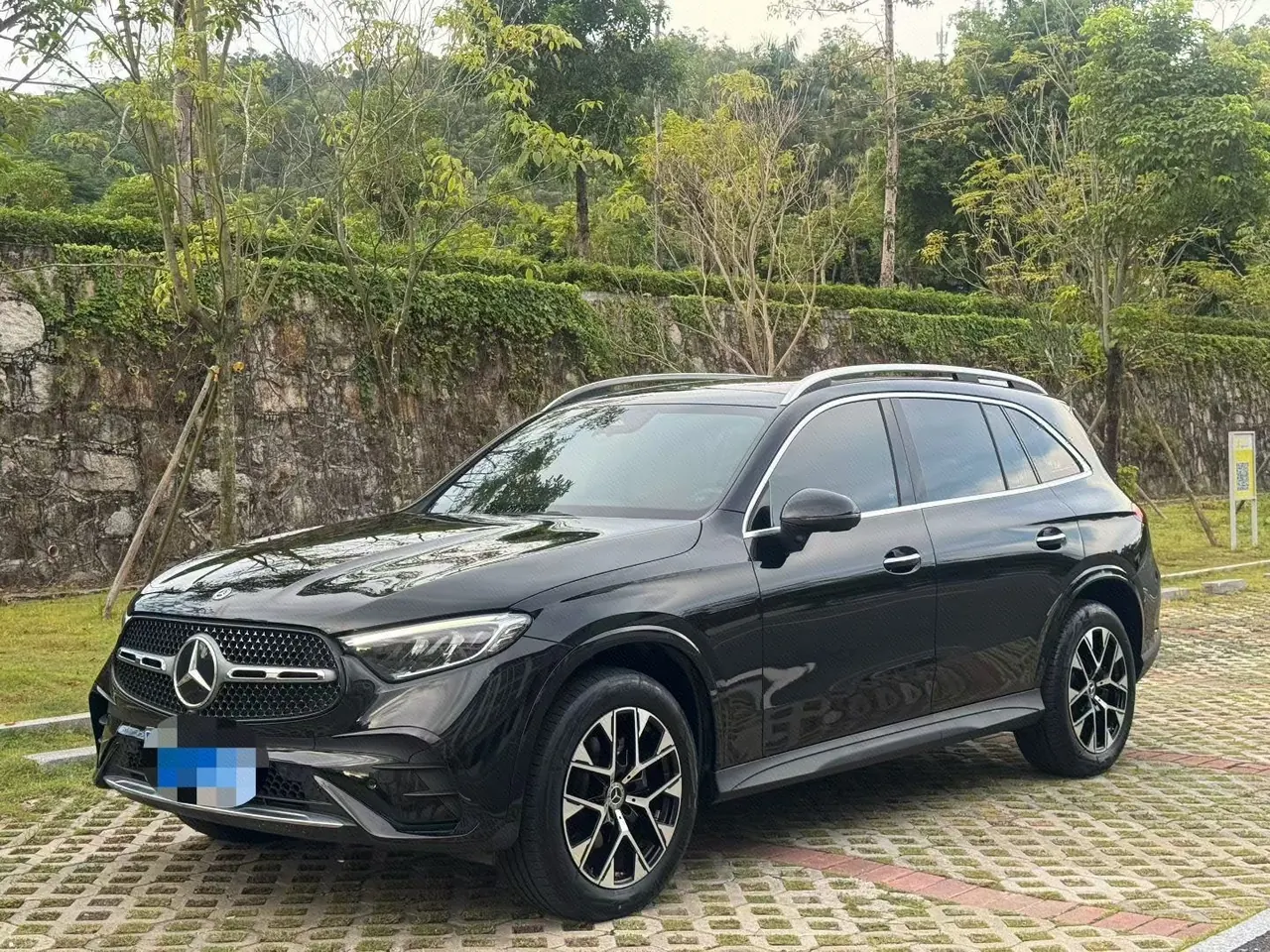 Открыть галерею: Mercedes Benz 2024 GLC 260 L 4MATIC 48V 2.0T Luxury 5-seat Automatic Gear
