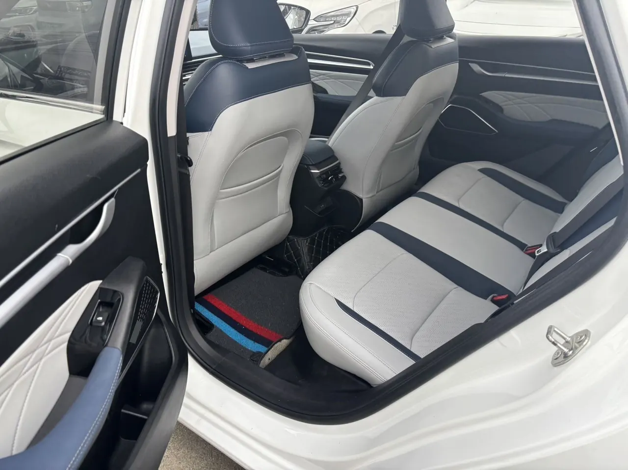 Geely 2022 Emgrand-sedan 1.5 stepless flagship automatic gear 5