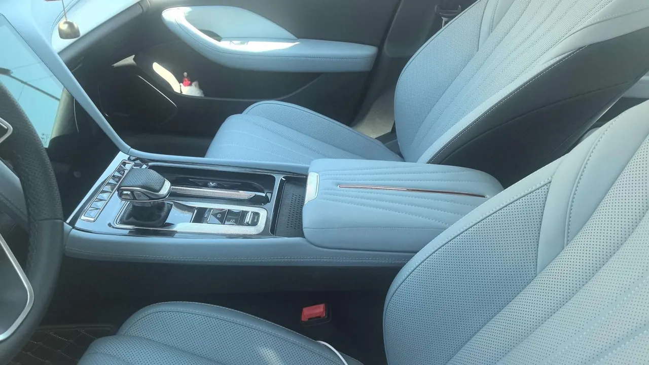 HongQi 2025 H5 PHEV 1.5T 170 Super Hybrid Automatic Gear 4
