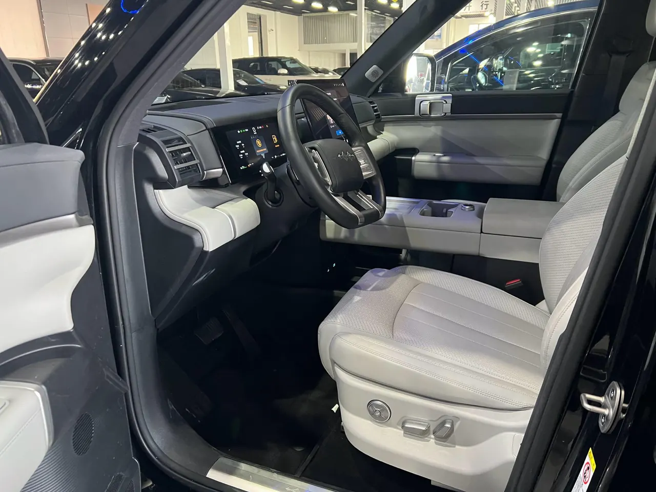 FangChengBao 2025 titanium 7 1.5T stepless 190KM four-wheel drive Ultra version of automatic gear 4