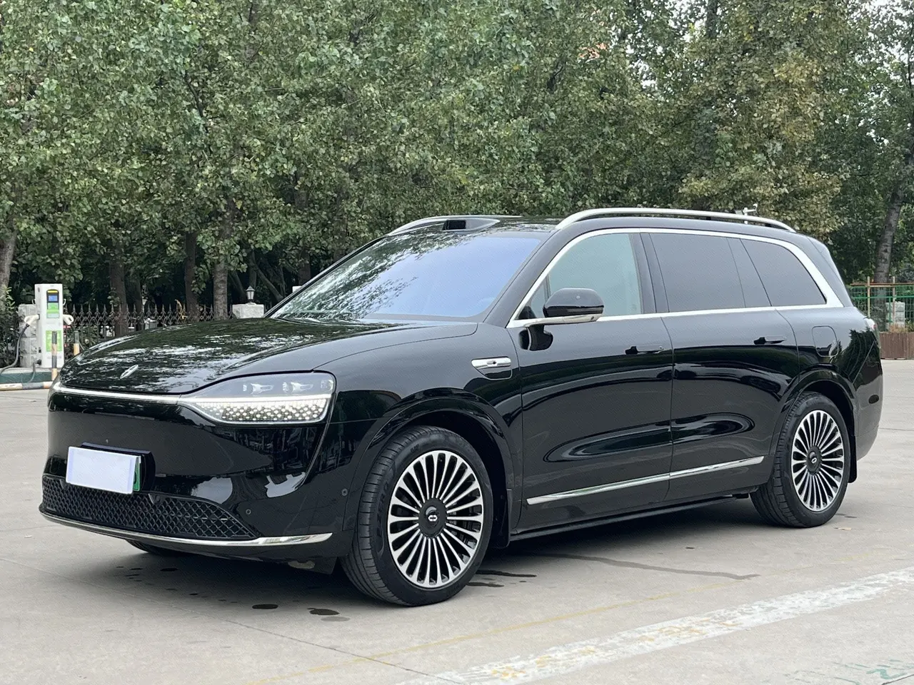 Open image lightbox: AITO 2025 AITO M9 extended range Ultra version 52kWh6 seat version automatic gear