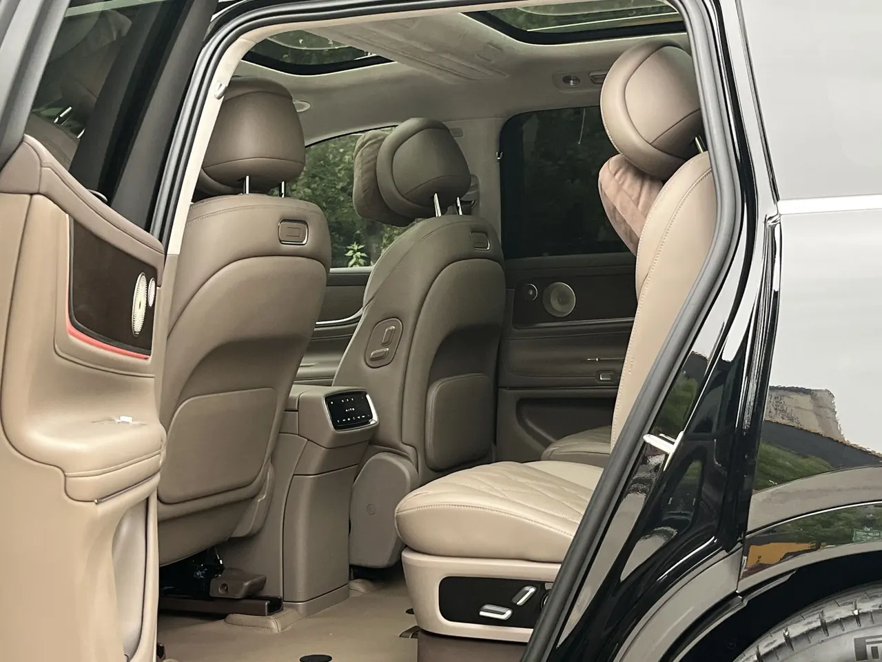 AITO 2025 AITO M9 extended range Ultra version 52kWh6 seat version automatic gear 4
