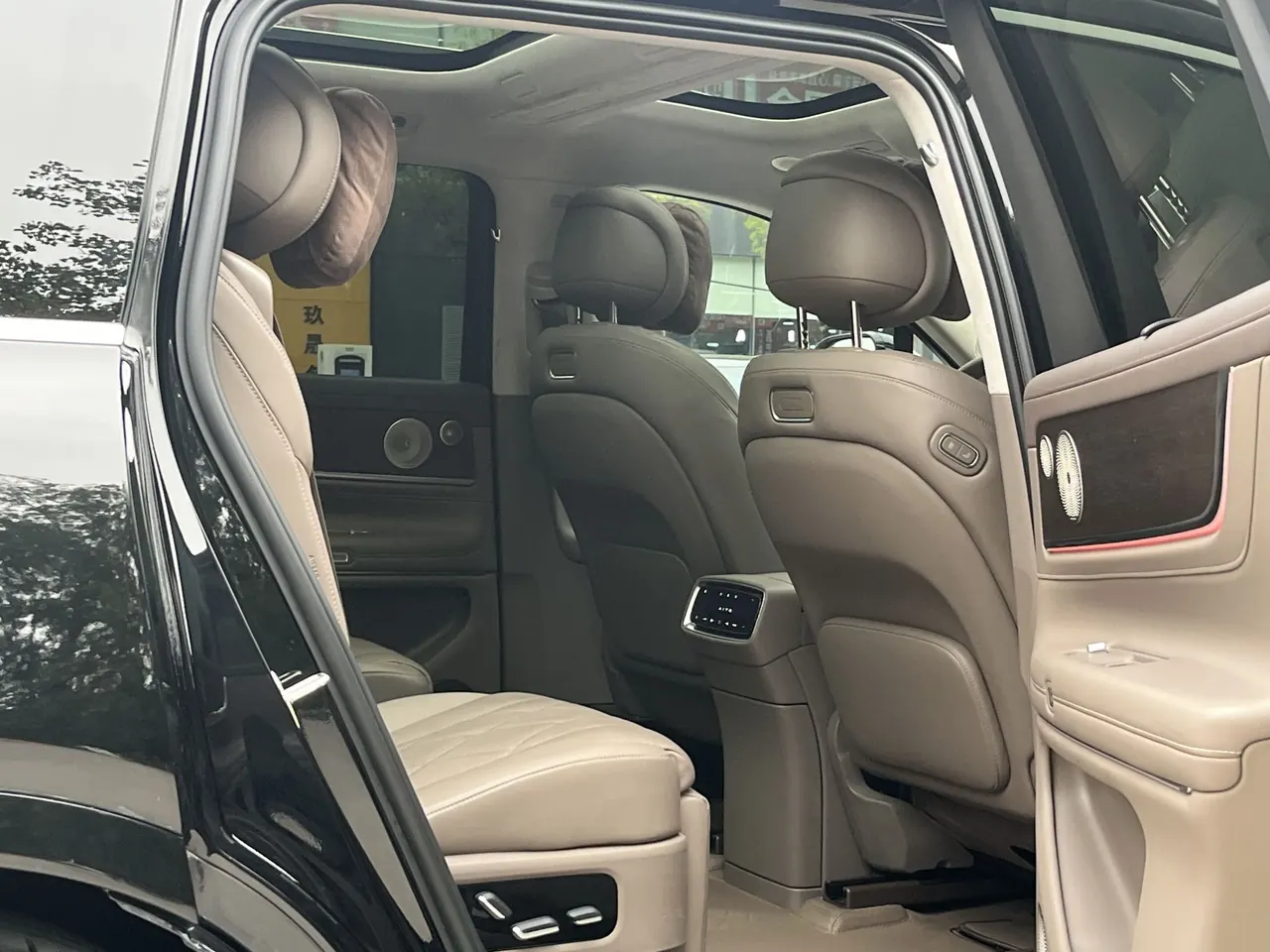 AITO 2025 AITO M9 extended range Ultra version 52kWh6 seat version automatic gear 5