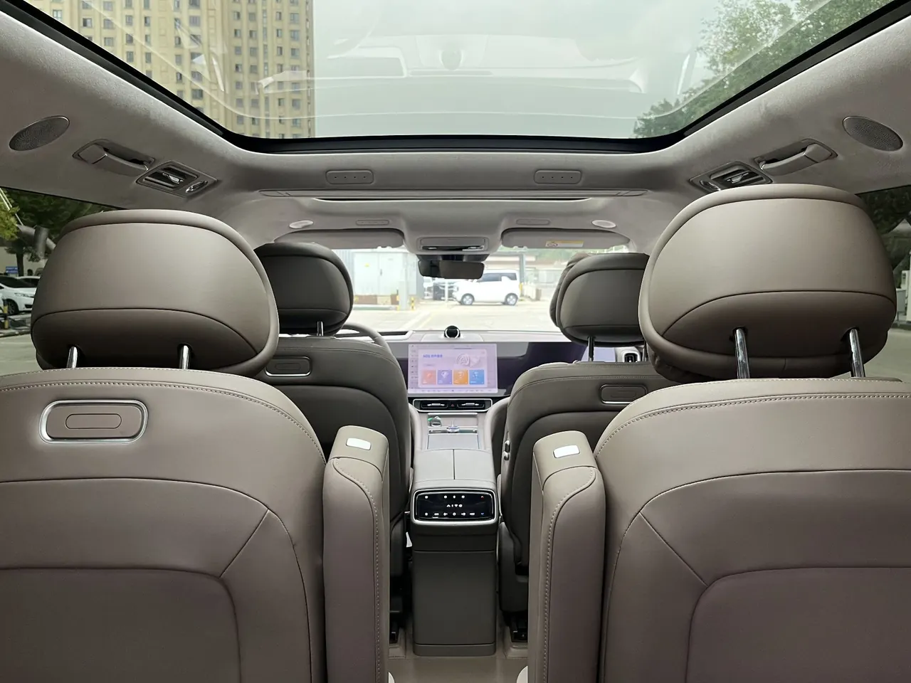 AITO 2025 AITO M9 extended range Ultra version 52kWh6 seat version automatic gear 6