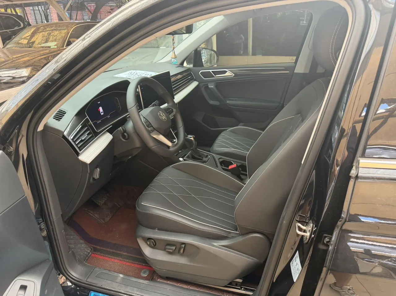 Volkswagen 2025 Tiguan L 1.5TSI 300TSI outstanding two-wheel drive Longteng version automatic gear 3