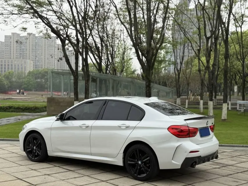 BMW 1 Series 2022 125i 2.0T M Sports Obsidian Night Edition Automatic Gear 5