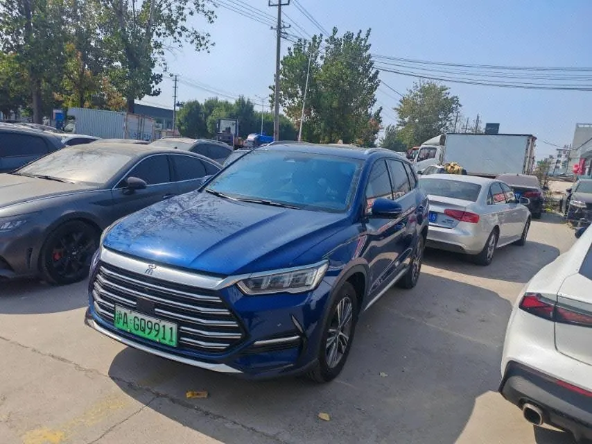 Открыть галерею: BYD Song Pro New Energy 2022 Song Pro DM-i 1.5 Stepless 51km Honorable Automatic Gear