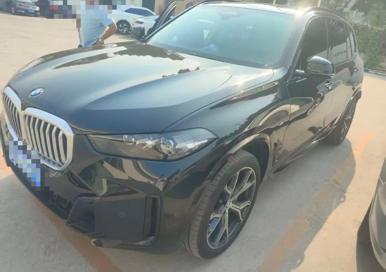 打开图片灯箱:BMW 2025 X5 xDrive30Li 48V 2.0T exclusive m sports obsidian night suit automatic gear