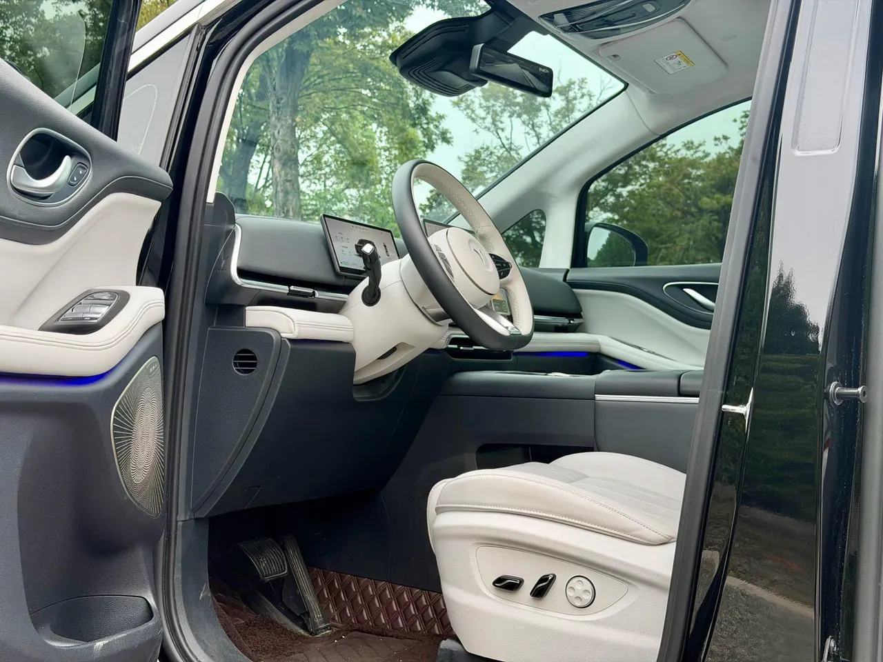 Voyah 2025 dreamers PHEV 1.5T four-wheel drive distinguished dry Kun version automatic gear 5