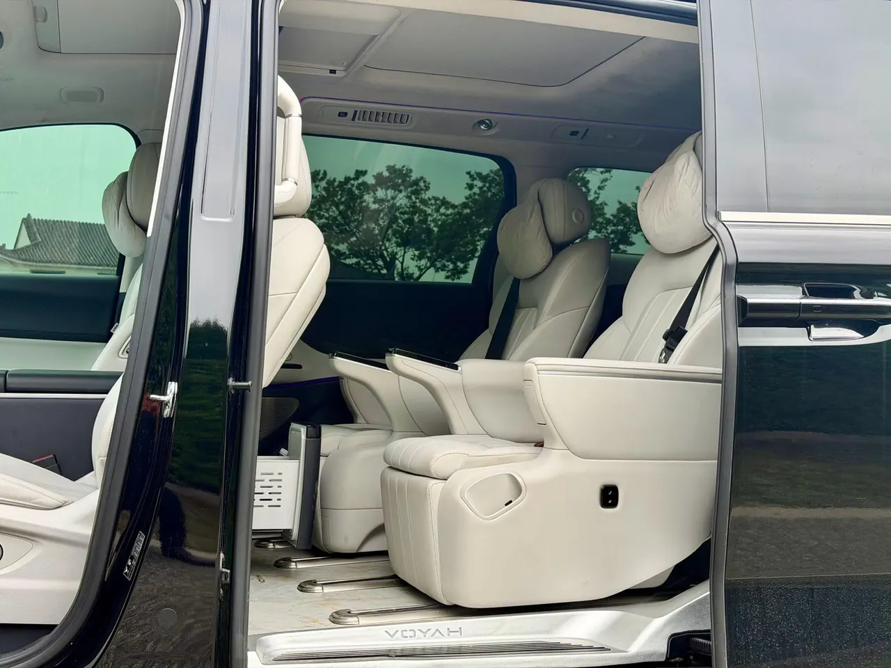 Voyah 2025 dreamers PHEV 1.5T four-wheel drive distinguished dry Kun version automatic gear 6