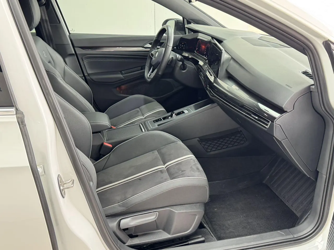 Volkswagen 2023 Golf 8 R-Line 1.4TSI 280TSI Lite Automatic 8