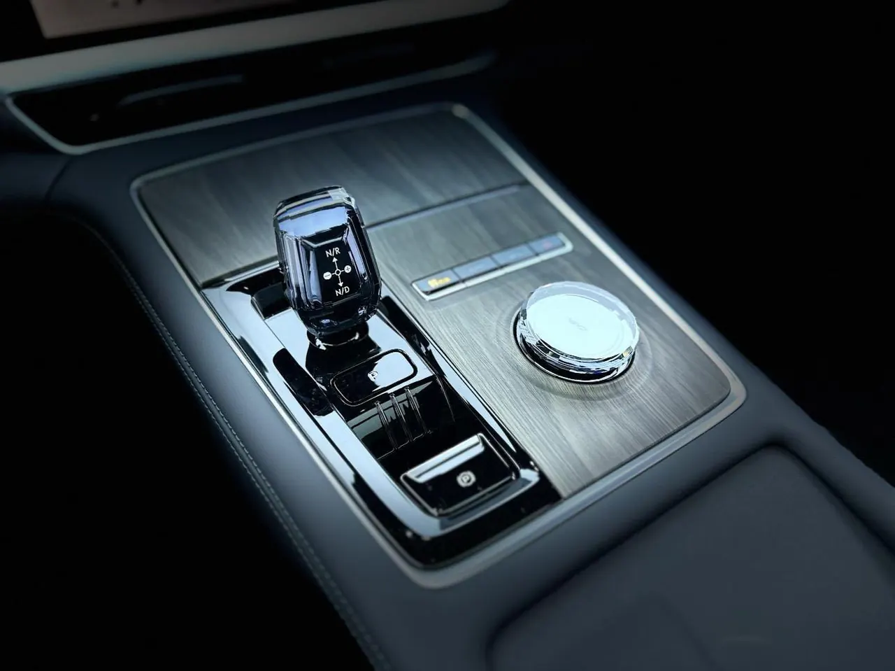 Geely 2025 XingyueL (Monjaro) 2.0TD Oriental Yao Star-Gazing Edition Automatic Transmission 13