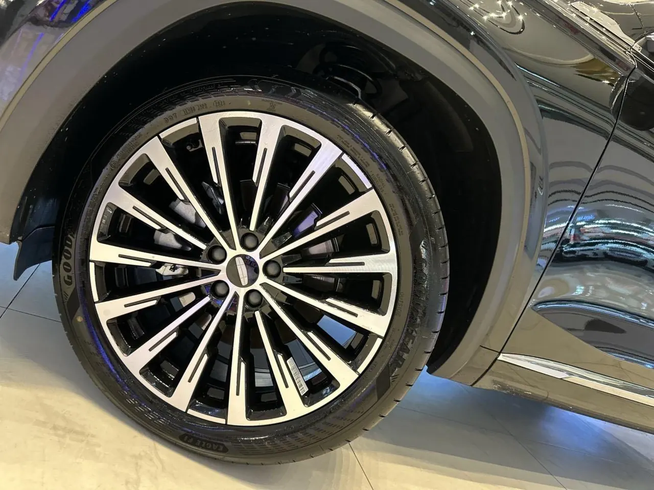 Geely 2025 XingyueL (Monjaro) 2.0TD Oriental Yao Star-Gazing Edition Automatic Transmission 4