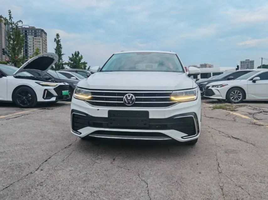 Volkswagen 2023 Tiguan L R-Line 2.0TSI 330TSI Two-Drive R-Line Yuexiang Edition (Revised) Automatic Gear 2