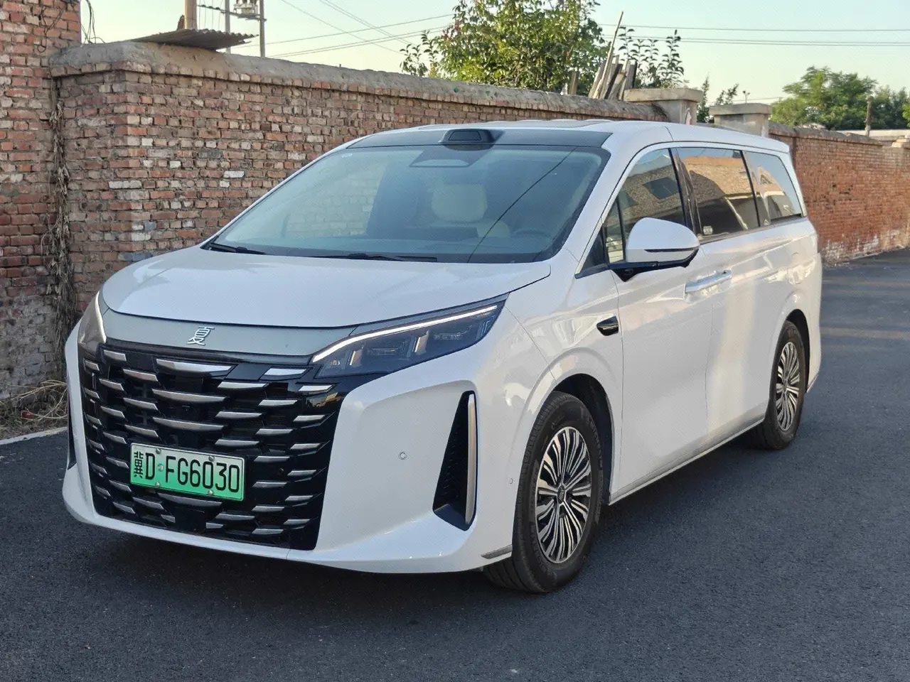 BYD 2026 summer DM-i 1.5T stepless 218km excellent automatic gear - View 1