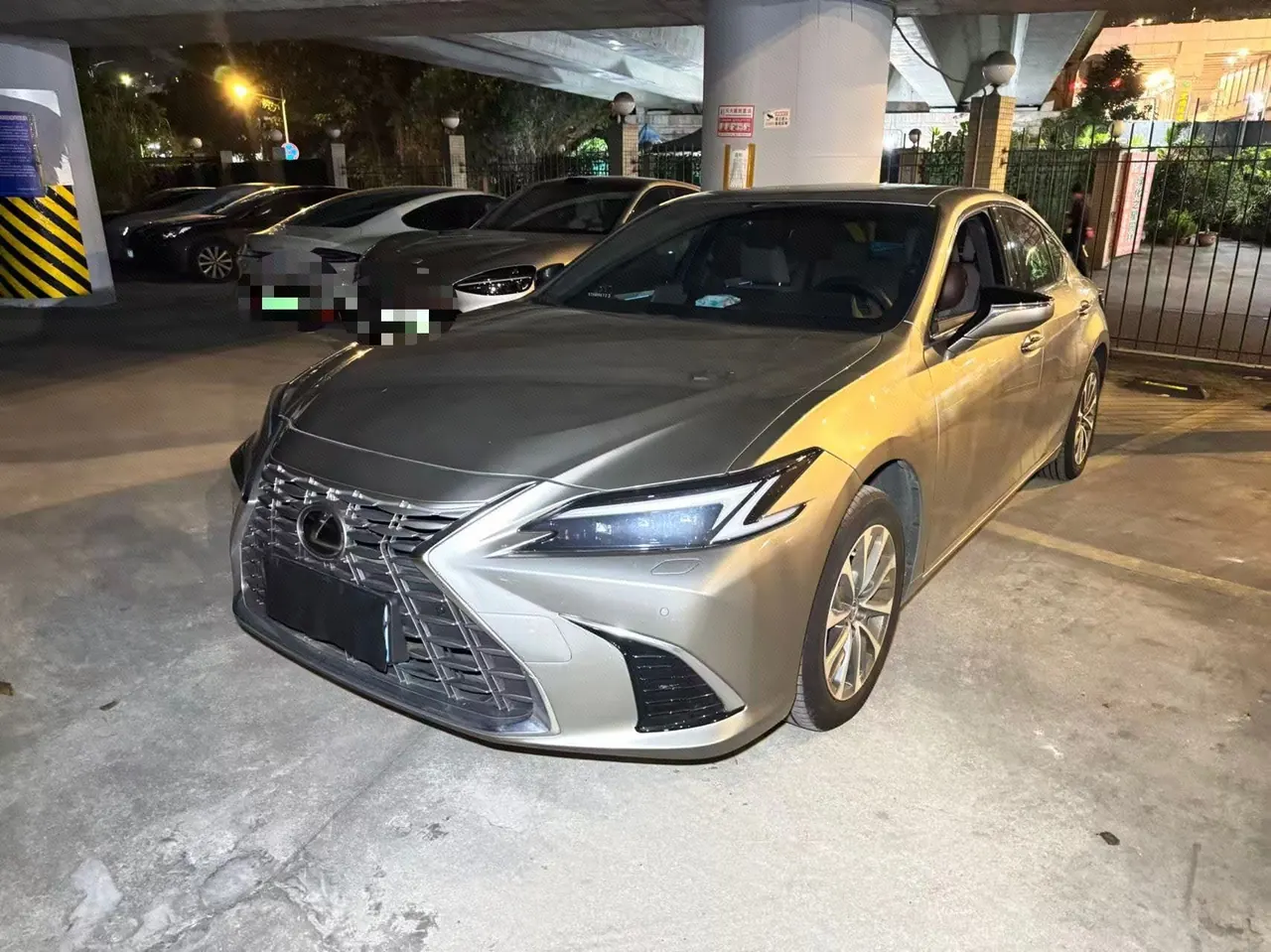 Open image lightbox: Lexus ES (Imported) 2025 ES200 2.0 Stepless Edition Automatic Gear