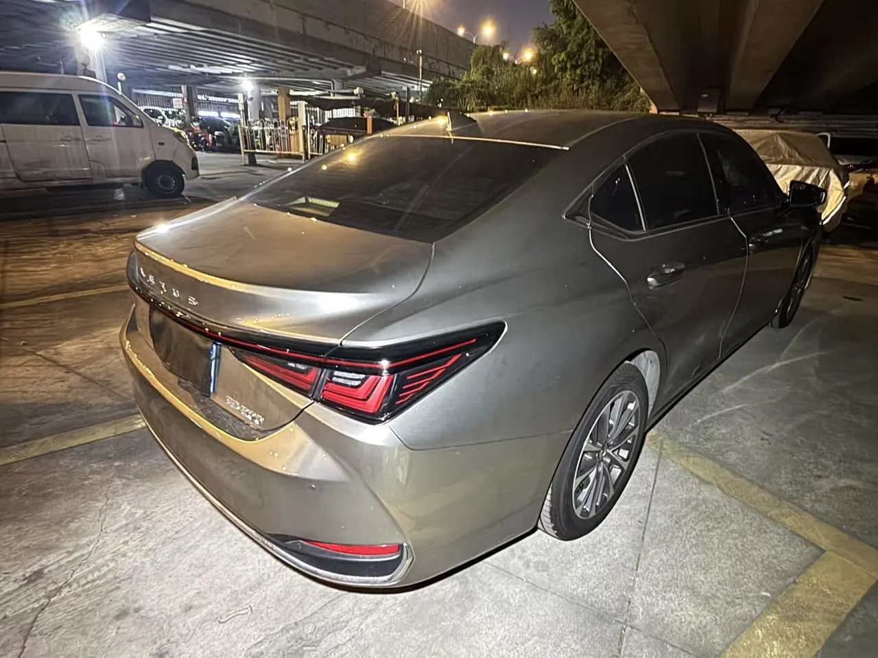 Lexus ES (Imported) 2025 ES200 2.0 Stepless Edition Automatic Gear 9