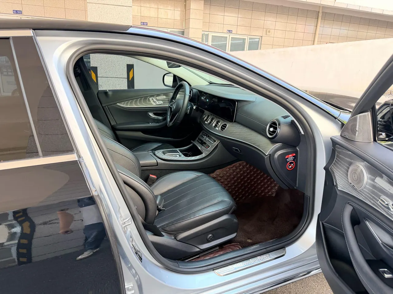 Mercedes Benz E Class 2022 E 300 L 2.0T Fashion (Change 2) Automatic Gear 3
