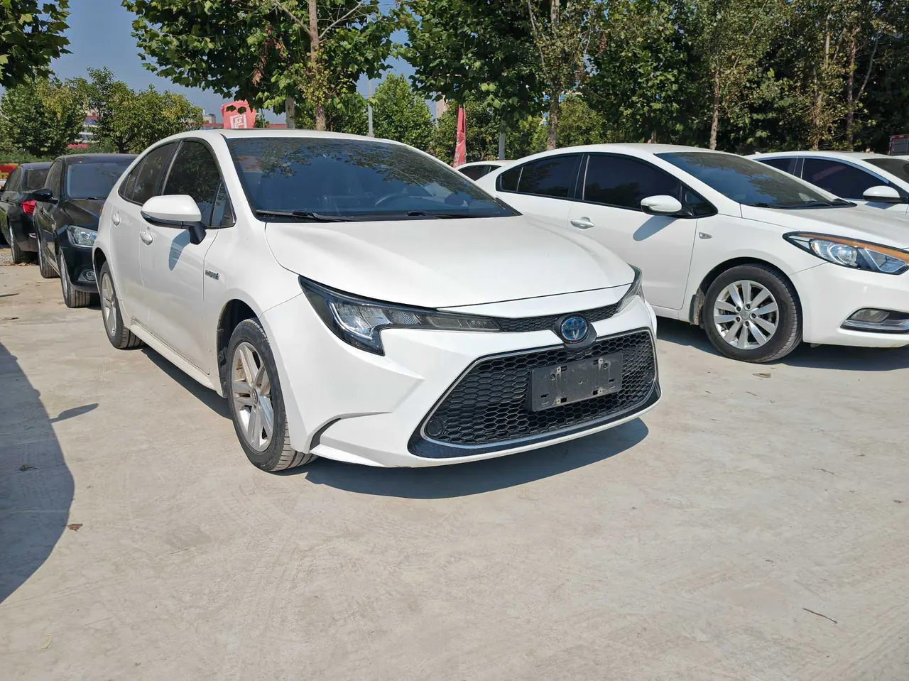 Toyota 2022 Lei Ling Shuangqing 1.8H Stepless Leading Edition Automatic Gear 2