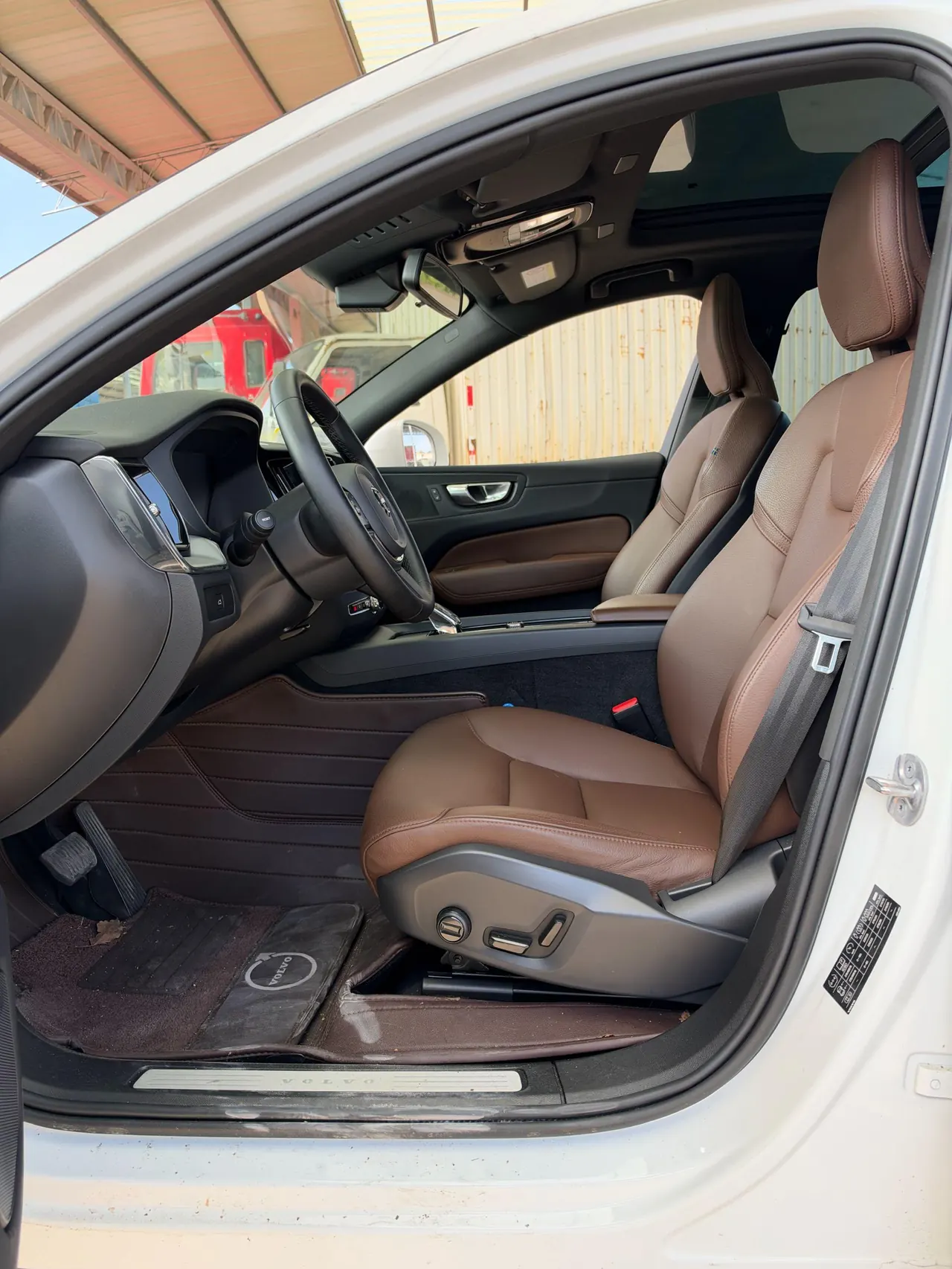Volvo 2023 XC60 48V 2.0T B5 4-wheel-drive Zhiyi Deluxe Edition Automatic Gear 3