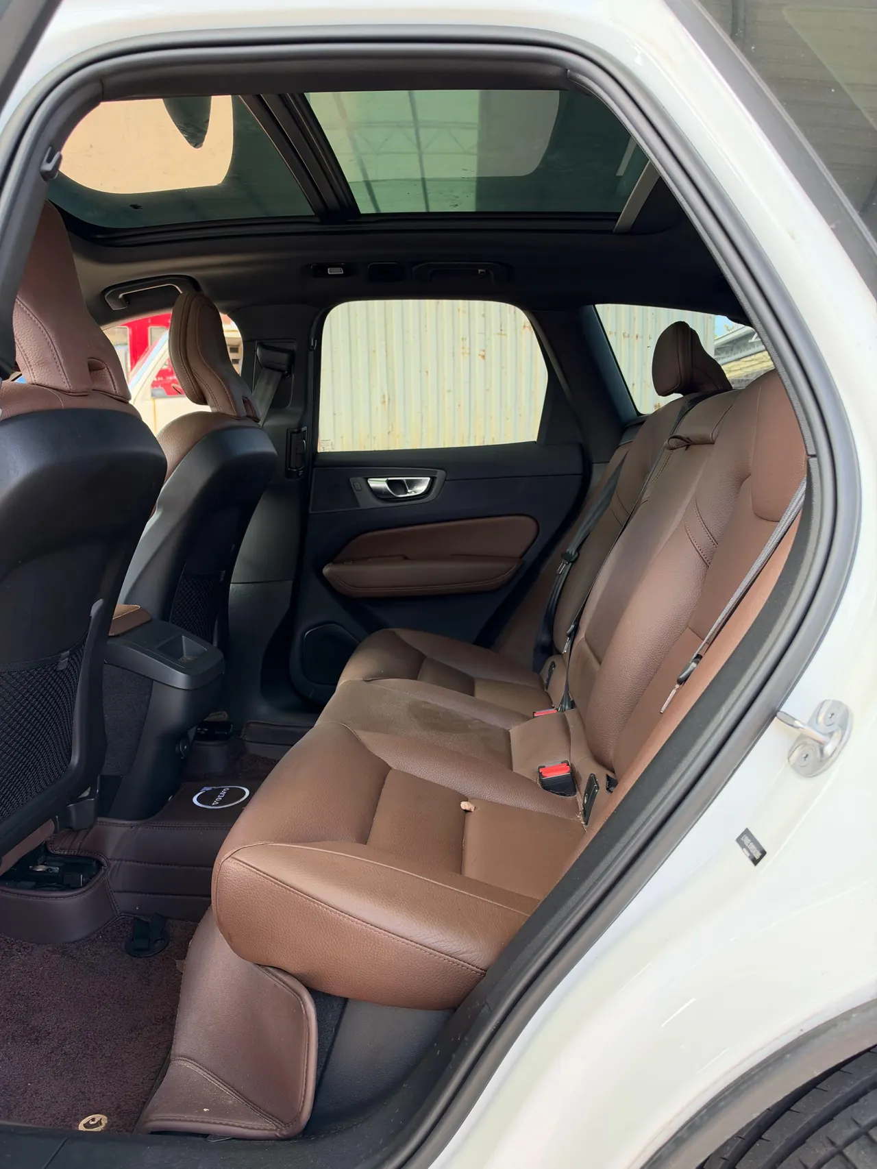 Volvo 2023 XC60 48V 2.0T B5 4-wheel-drive Zhiyi Deluxe Edition Automatic Gear 4