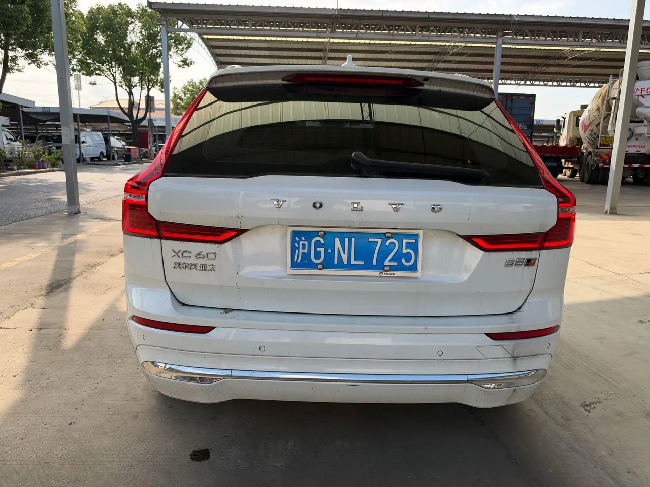 Volvo 2023 XC60 48V 2.0T B5 4-wheel-drive Zhiyi Deluxe Edition Automatic Gear 6