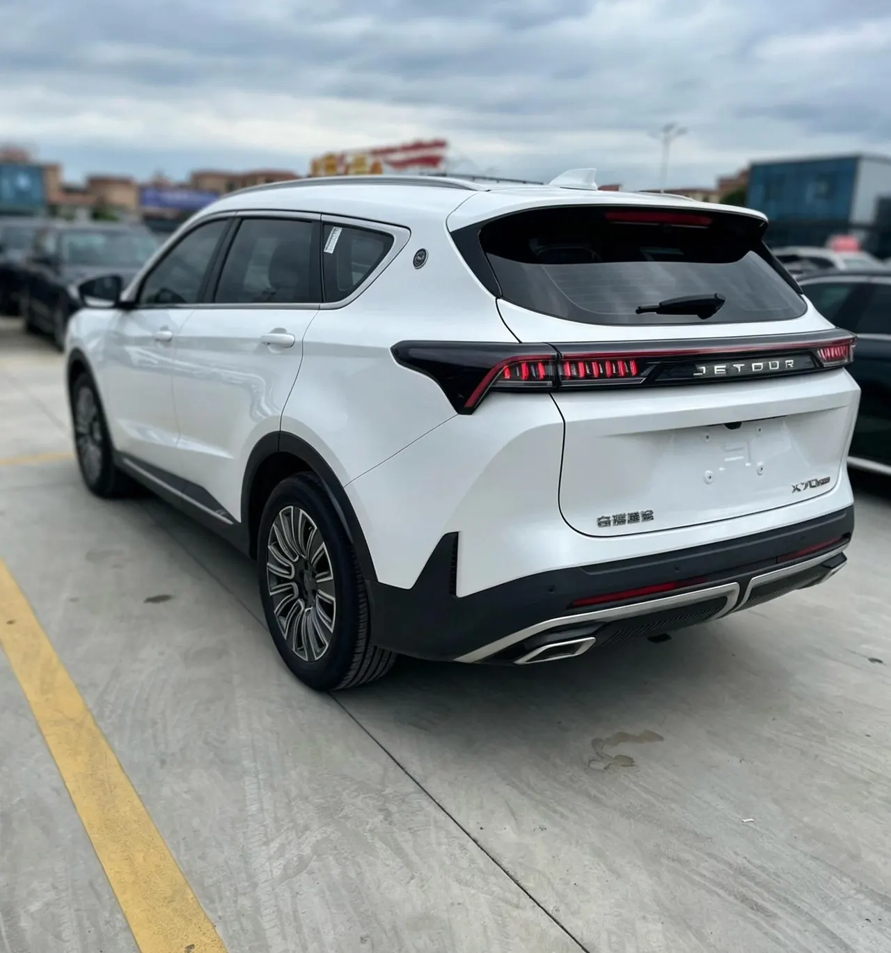 Jetour 2025 X70 PLUS 1.5T Deluxe Surging Edition 7-seat Automatic Gear 7