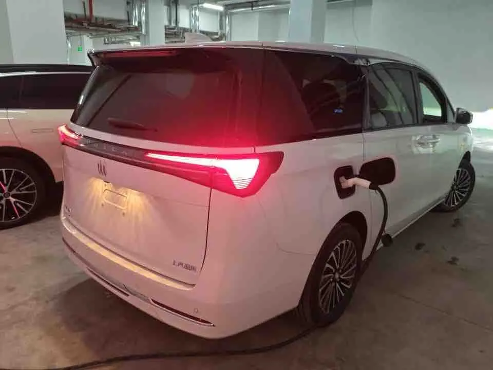Buick 2025 GL8 Lu Shang 1.5T Smart Edition 7-seat Automatic Gear 3