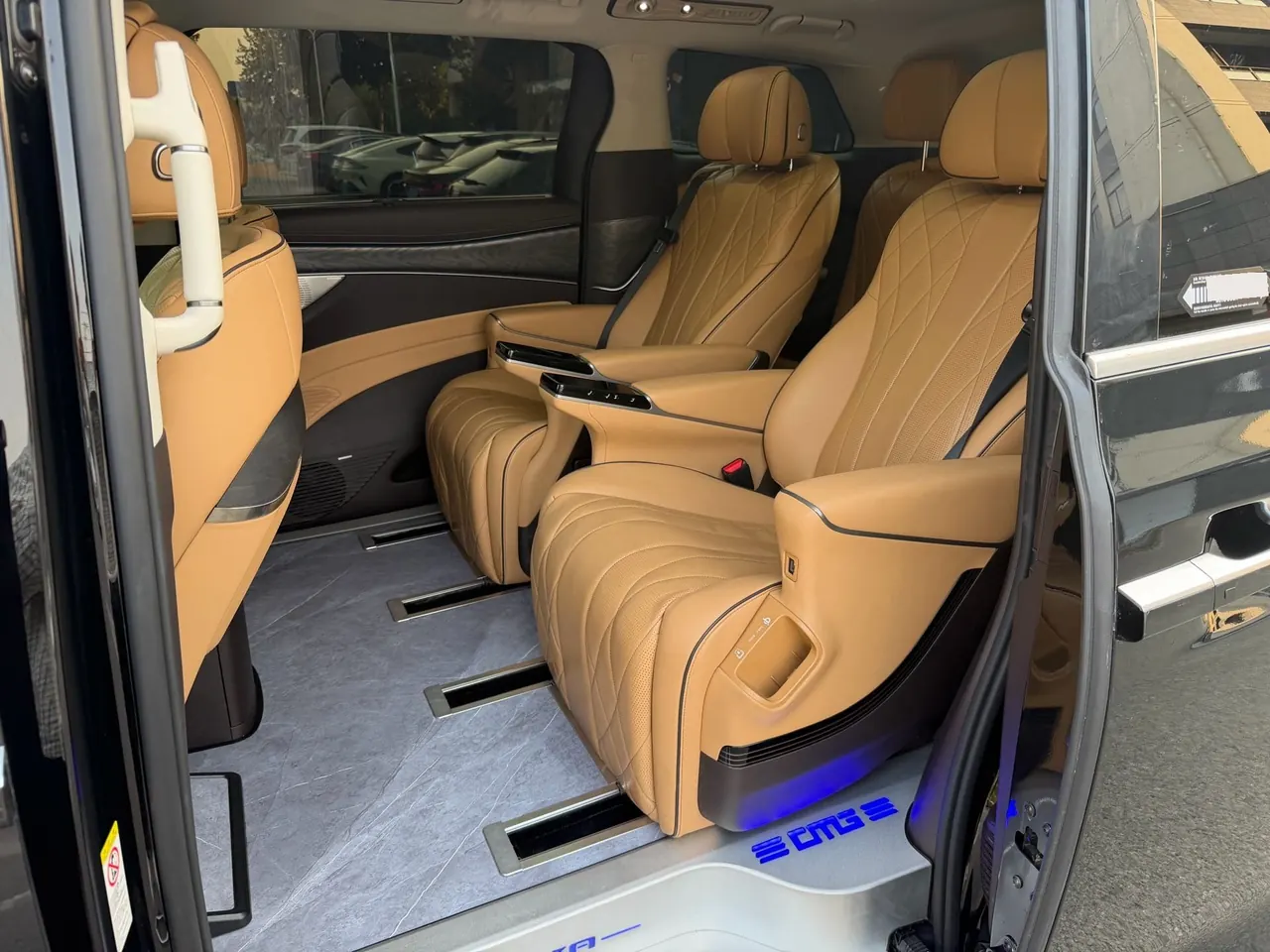 Denza 2025 Denza D9 EV Two-wheel Drive Automatic Gear 6