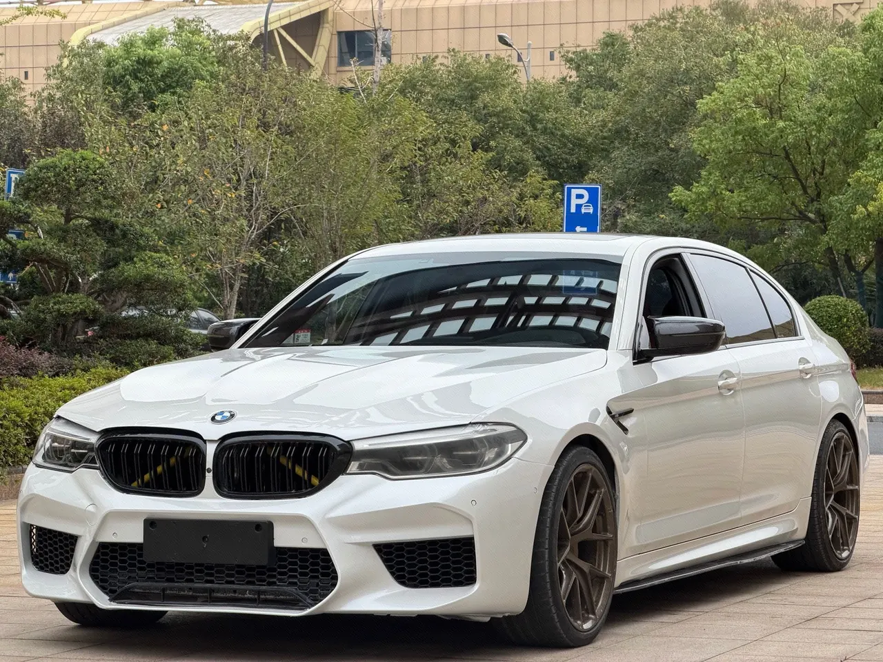 Открыть галерею: BMW 5 Series 2020 530Li 2.0T Premium Luxury Suit Automatic Gear