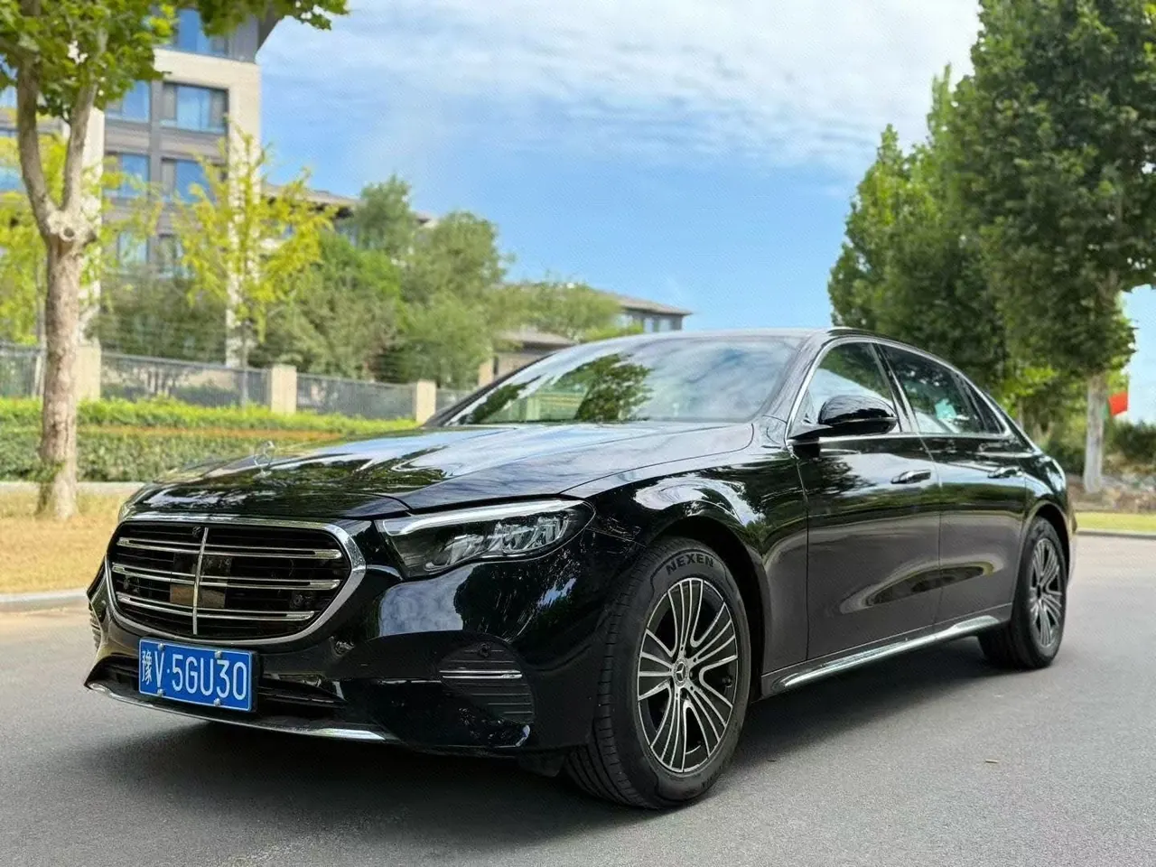 Открыть галерею: Mercedes Benz E Class 2026 E 260 L 48V 2.0T Classic Automatic Gear