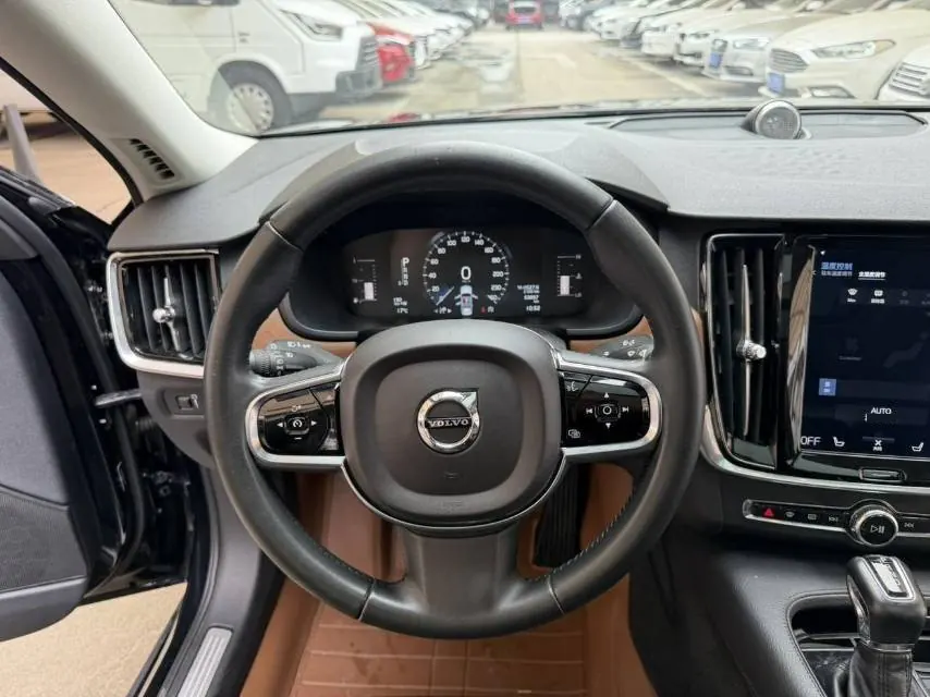 Volvo 2020 S90 2.0T T5 Zhiyi Deluxe Edition Automatic Gear 2