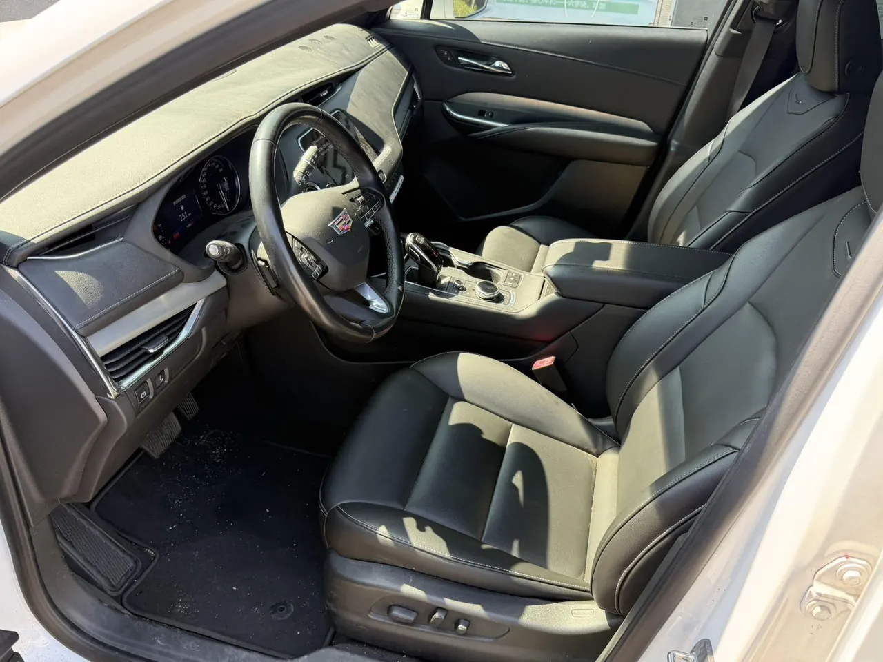 Cadillac 2020 XT4 2.0T 28T Two-Drive Leading Automatic Gear 2