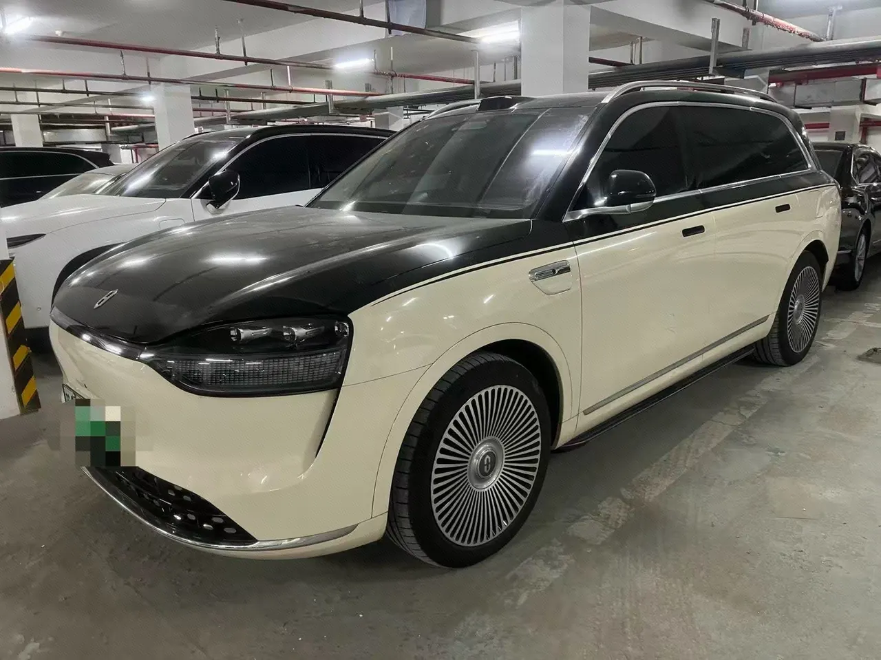 Open image lightbox: AITO 2025 AITO M9 extended range Max version 52kWh5 seat version automatic gear