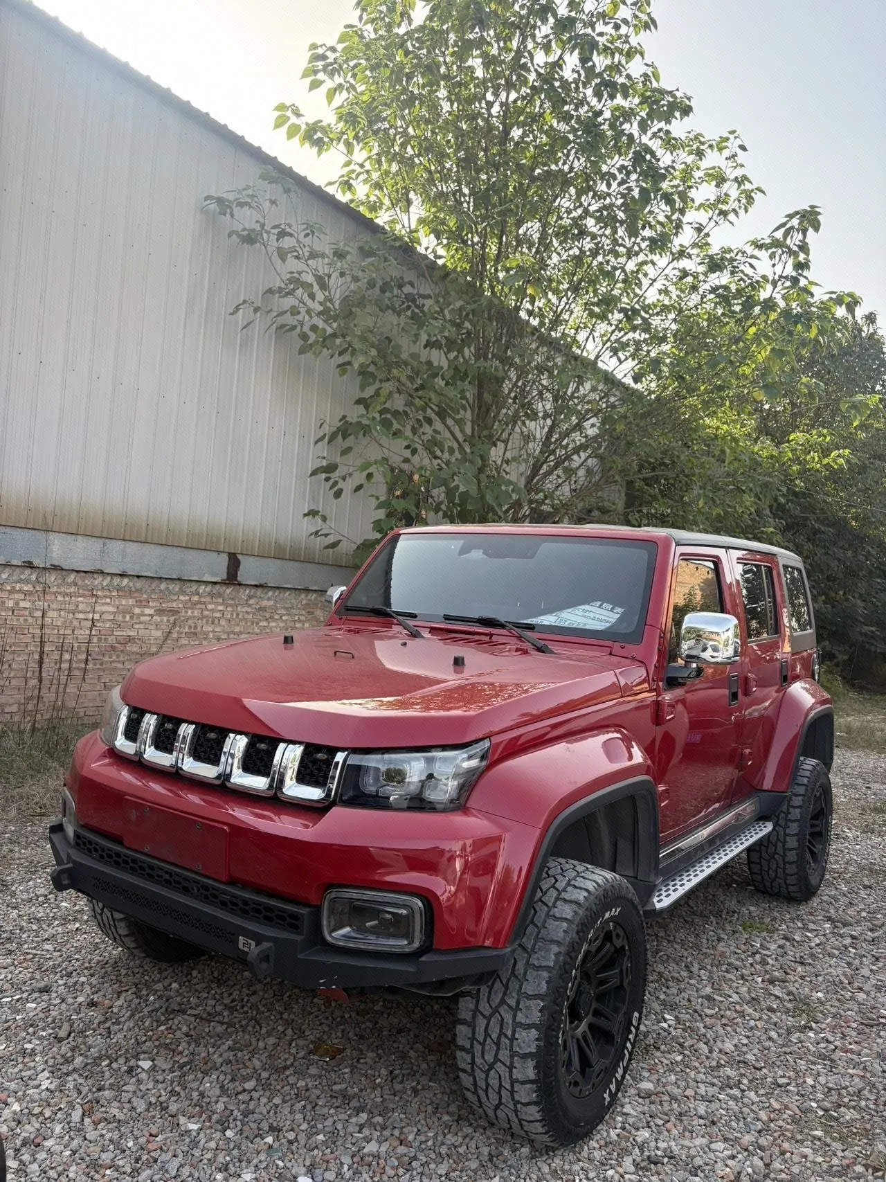 Открыть галерею: Beijing 2020 BJ40 2.0T 4-wheel drive city hunter version chivalrous automatic gear