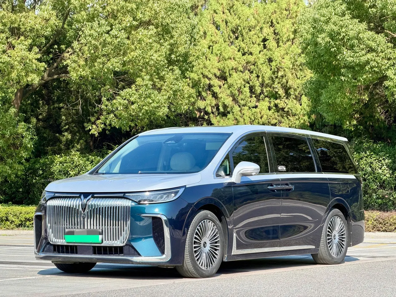 Open image lightbox: Voyah 2025 dreamers PHEV 1.5T four-wheel drive flagship Kun Peng version automatic gear