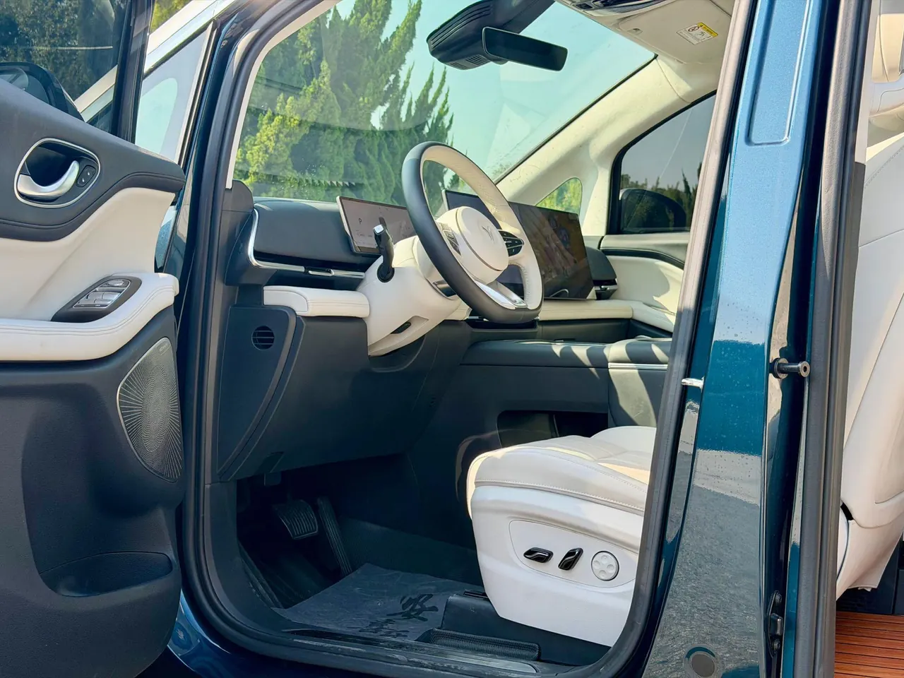 Voyah 2025 dreamers PHEV 1.5T four-wheel drive flagship Kun Peng version automatic gear 4