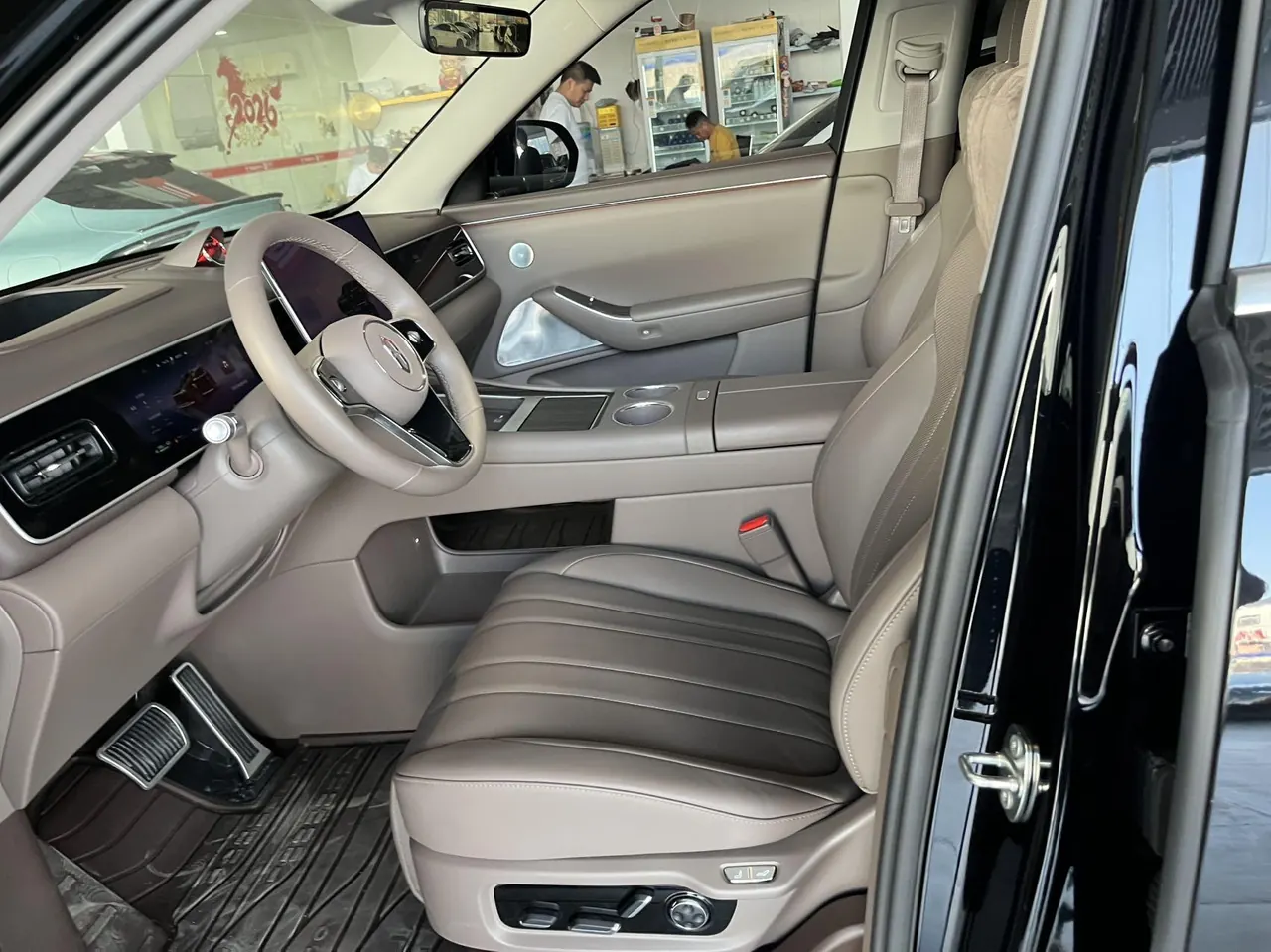 AITO 2026 AITO M7 extended range Ultra 4-wheel drive version 6 seats (192-line laser Radar) automatic gear 4