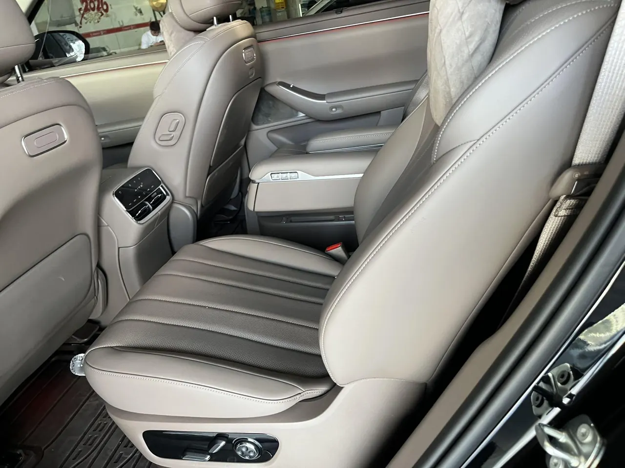 AITO 2026 AITO M7 extended range Ultra 4-wheel drive version 6 seats (192-line laser Radar) automatic gear 5