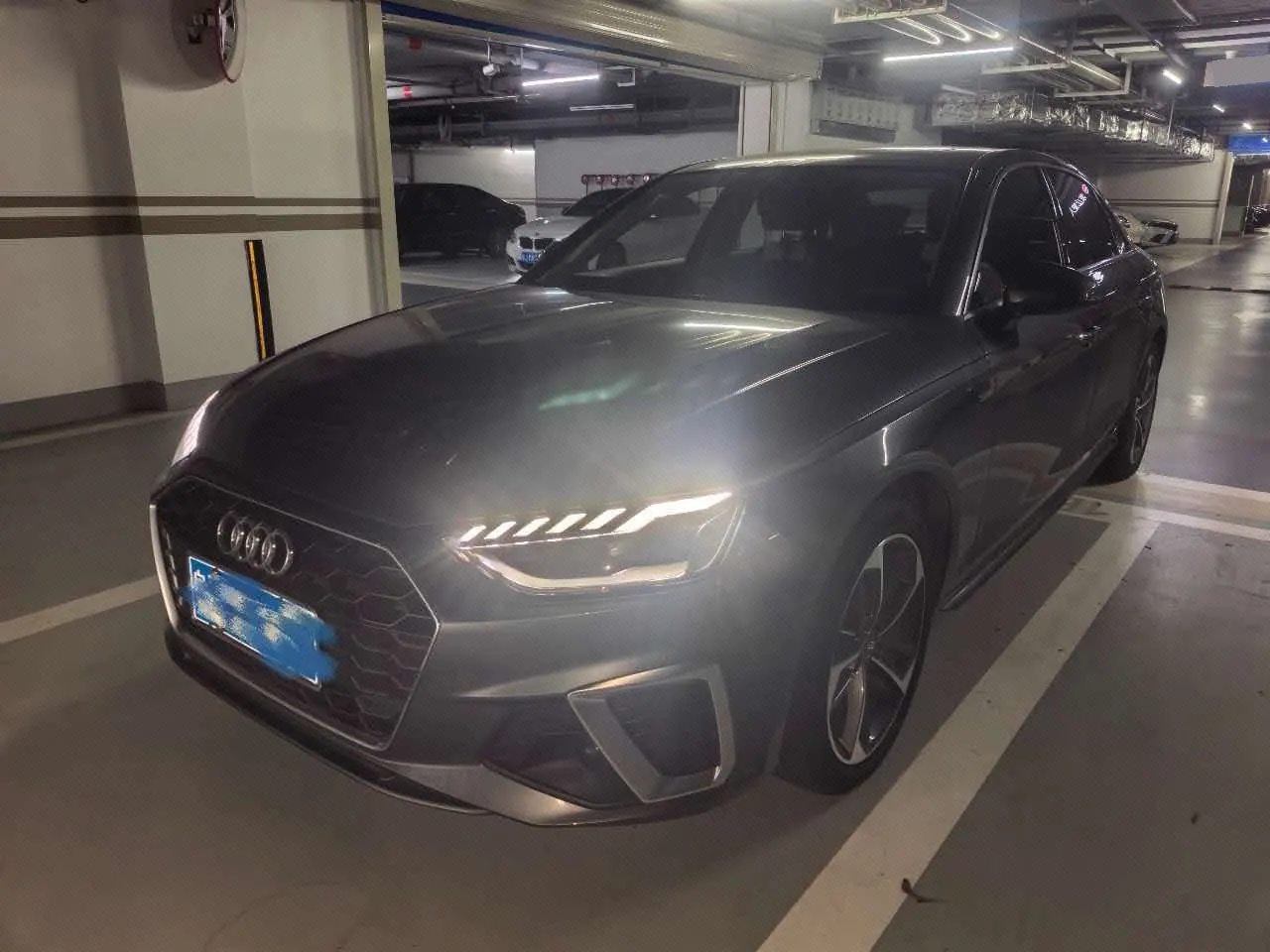 Открыть галерею: Audi 2020 A4L 2.0TFSI 40TFSI Fashion Dynamic Automatic