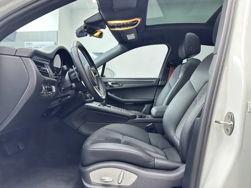 Porsche Macan (Imported) 2020 Macan 2.0T Automatic Gear 5