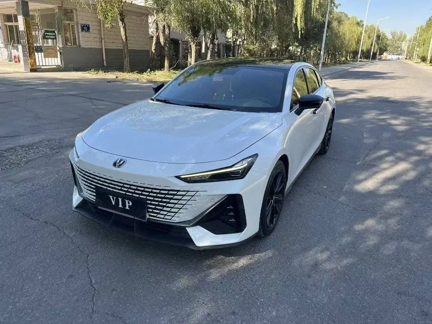 Open image lightbox: ChangAn 2022 UNI-V 1.5T honorable automatic gear
